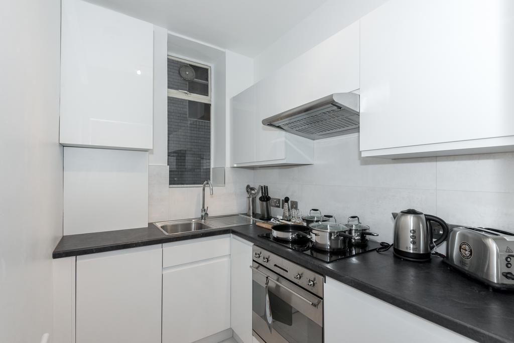 Brompton Road Private Apartment *